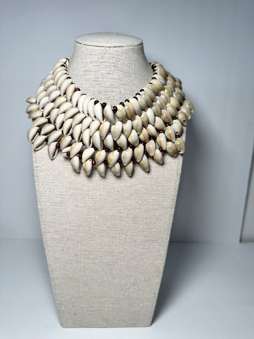 Le mar seashell necklace